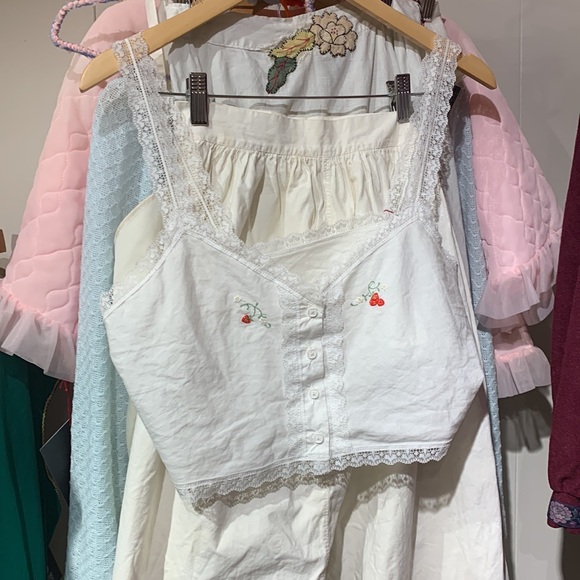 vintage clothing all sizes styles etc let me know what you are looking for - Picture 1 of 4